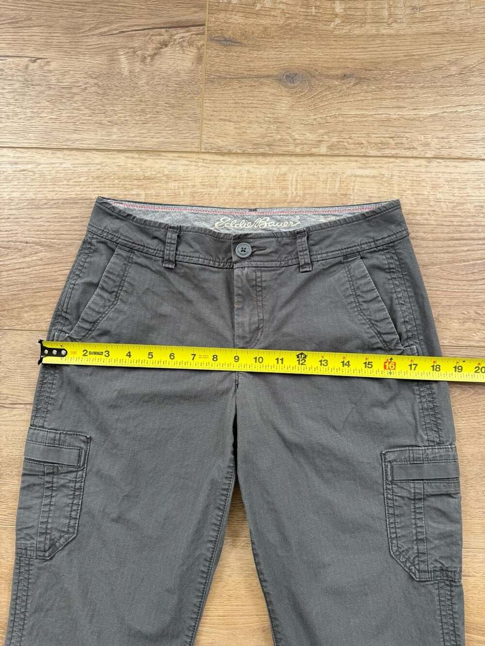 Eddie Bauer Slightly Curvy Cropped Cargo Pants Women’s 2 Gray Roll Tab Hiking - Picture 7 of 15